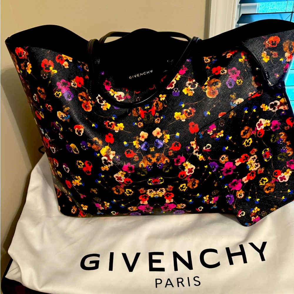 Genuine Givenchy tote with pouch